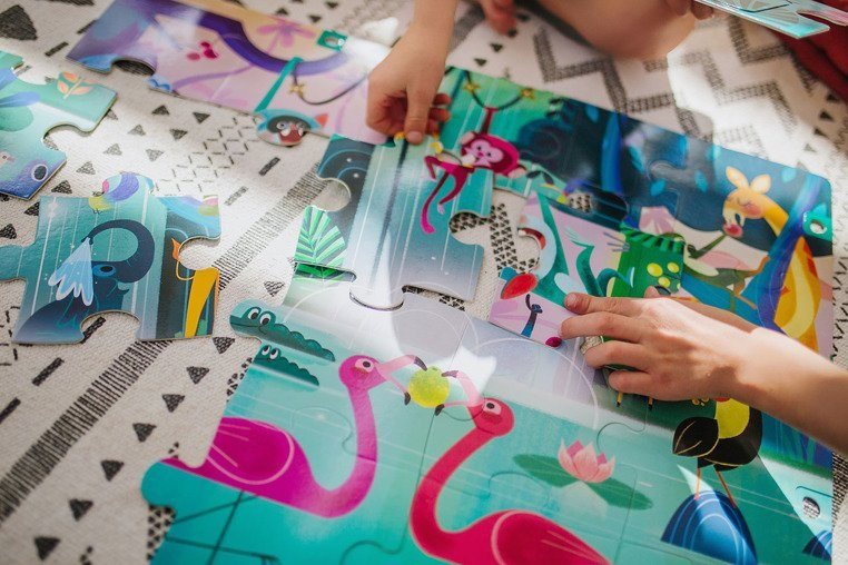 Janod Puzzle z niespodzianką Uczta w Dżungli Janod Puzzle z niespodzianką Uczta w Dżungli